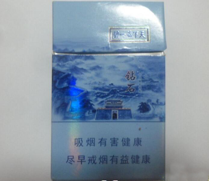 正品沉香香烟多少钱一盒(华天下沉香细支香烟多少一包)-
